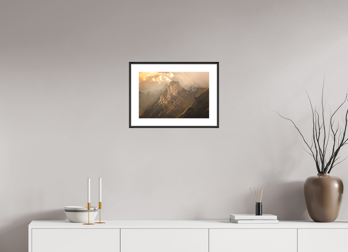 45 x 30 cm, Rahmen-Schwarz Mountain Light Through the Clouds, Hoher Kasten