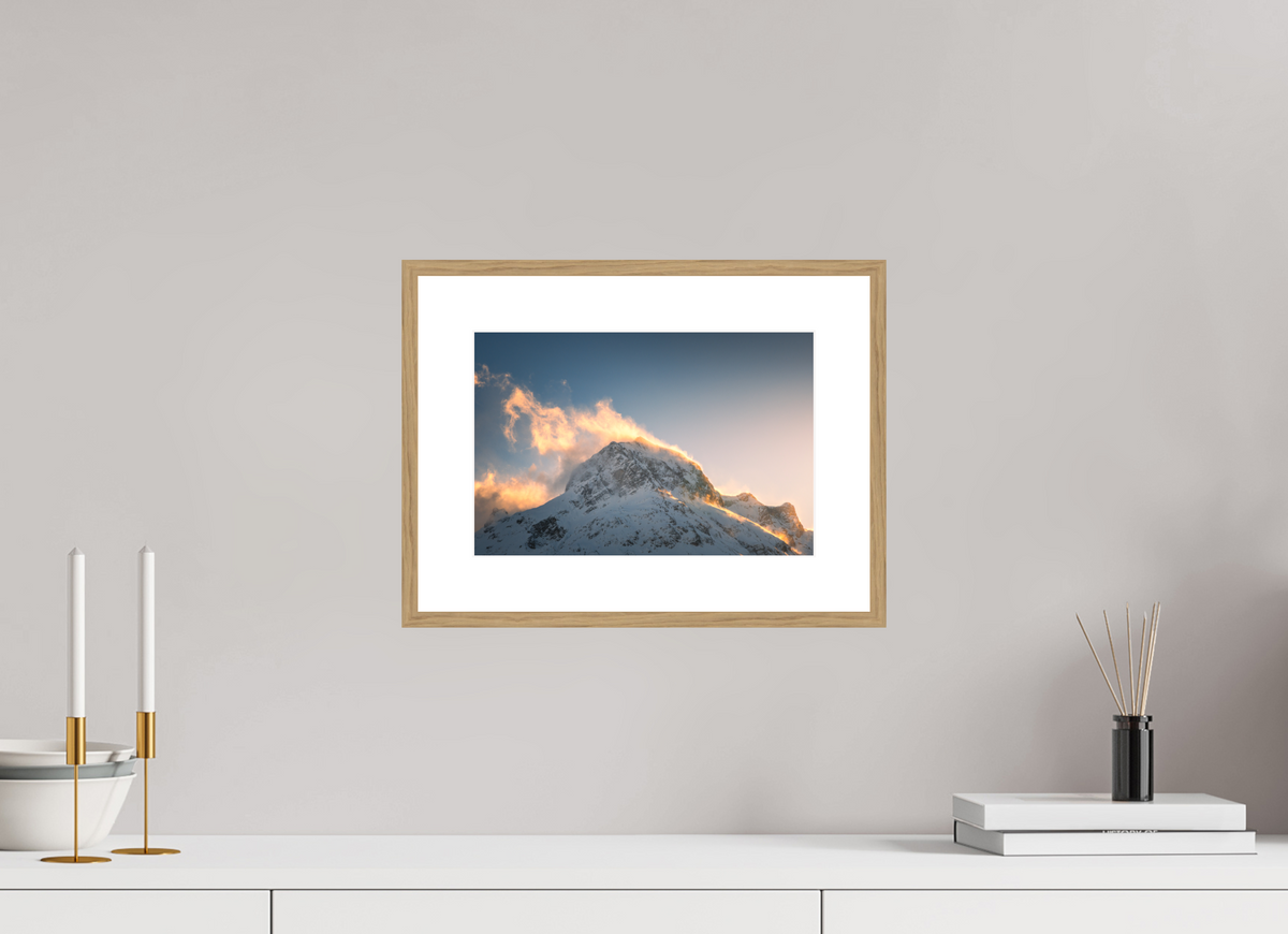 30 x 20 cm, Rahmen-Holzoptik Golden Light on the Omeshorn, Lech