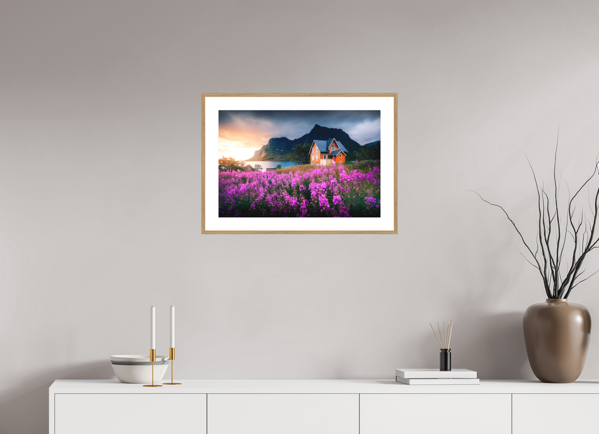 60 x 40 cm, Rahmen-Holzoptik Orange House with Flowers, Lofoten