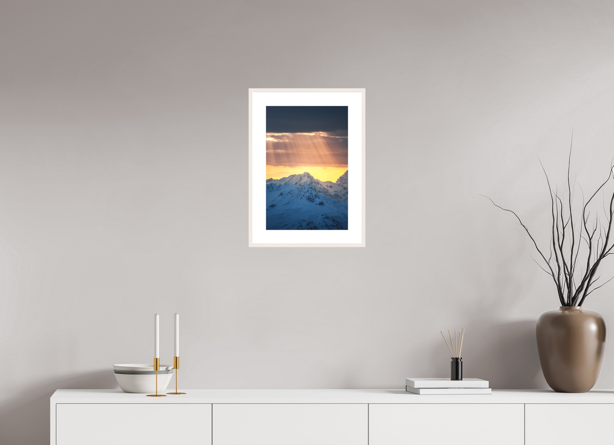 30 x 45 cm, Rahmen-Weiß Light Rays Over the Peaks, Zürs