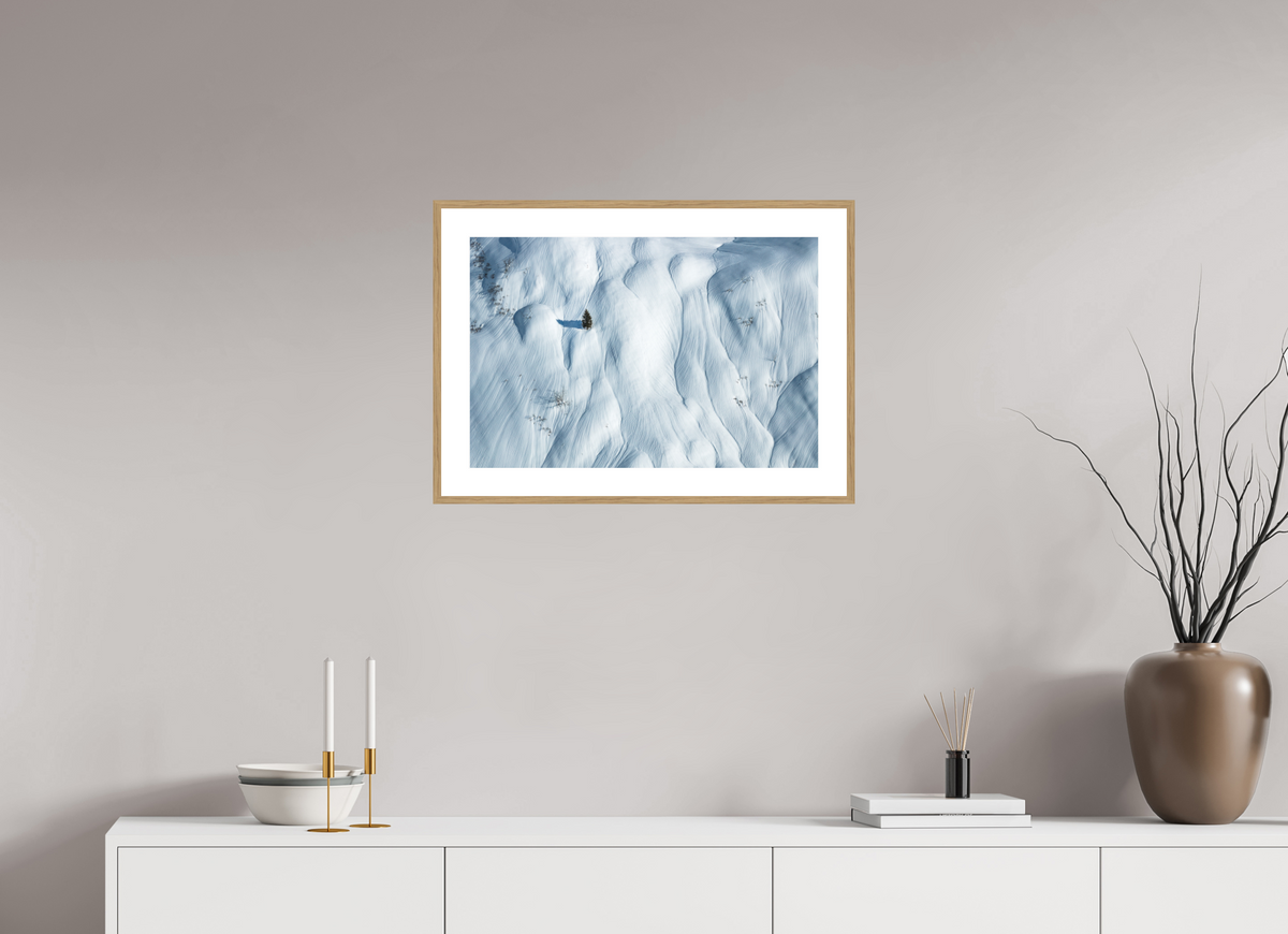60 x 40 cm, Rahmen-Holzoptik Lone Skier in the Snow Waves
