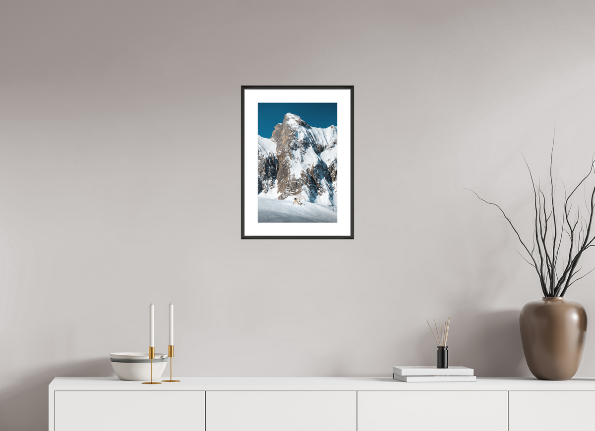30 x 45 cm, Rahmen-Schwarz Snowy Rock Face in Winter