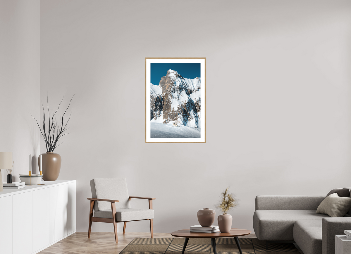 60 x 90 cm, Rahmen-Holzoptik Snowy Rock Face in Winter