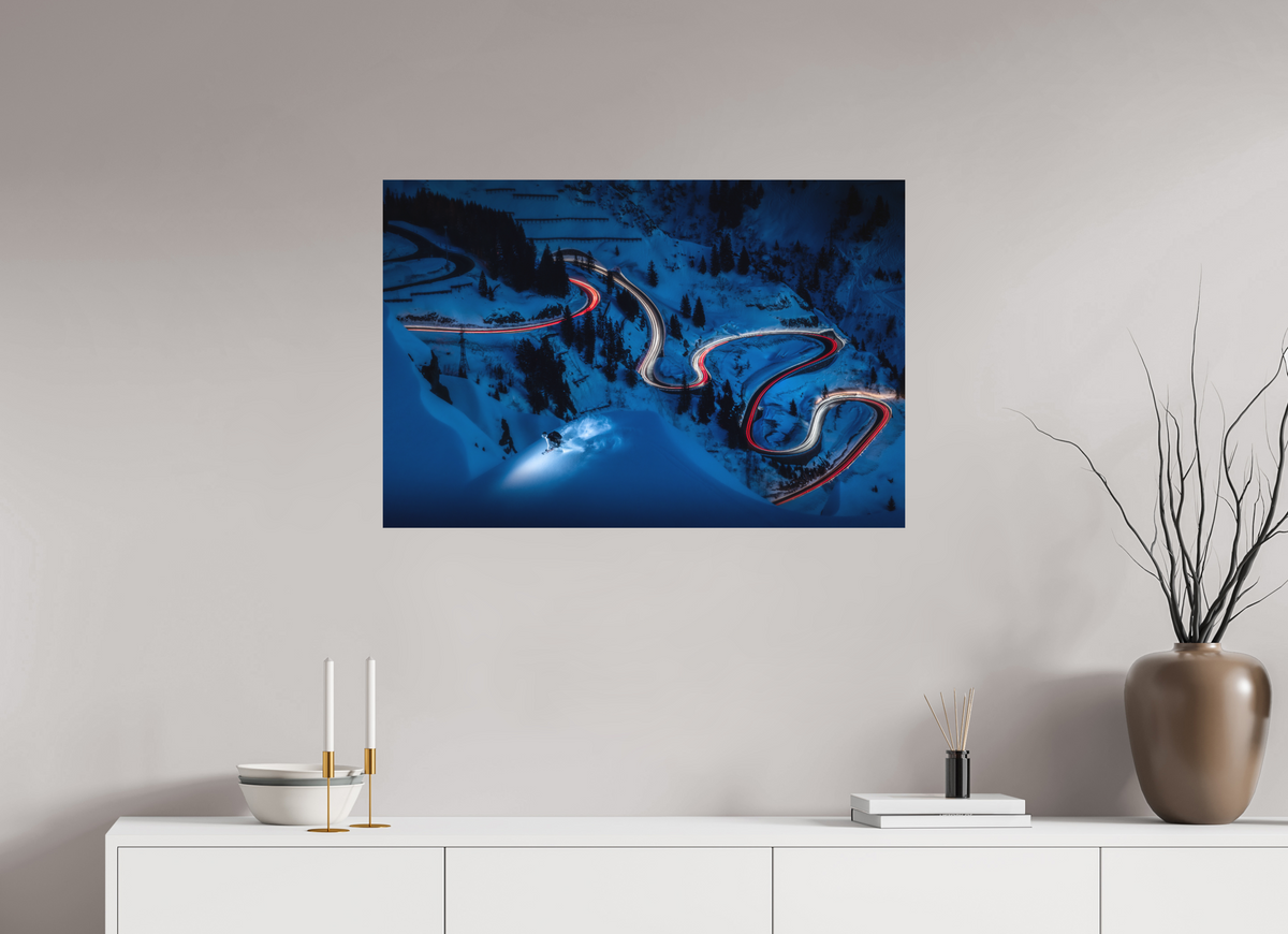 90 x 60 cm, Papierprint ohne Rahmen Light Painted Skiing at Night