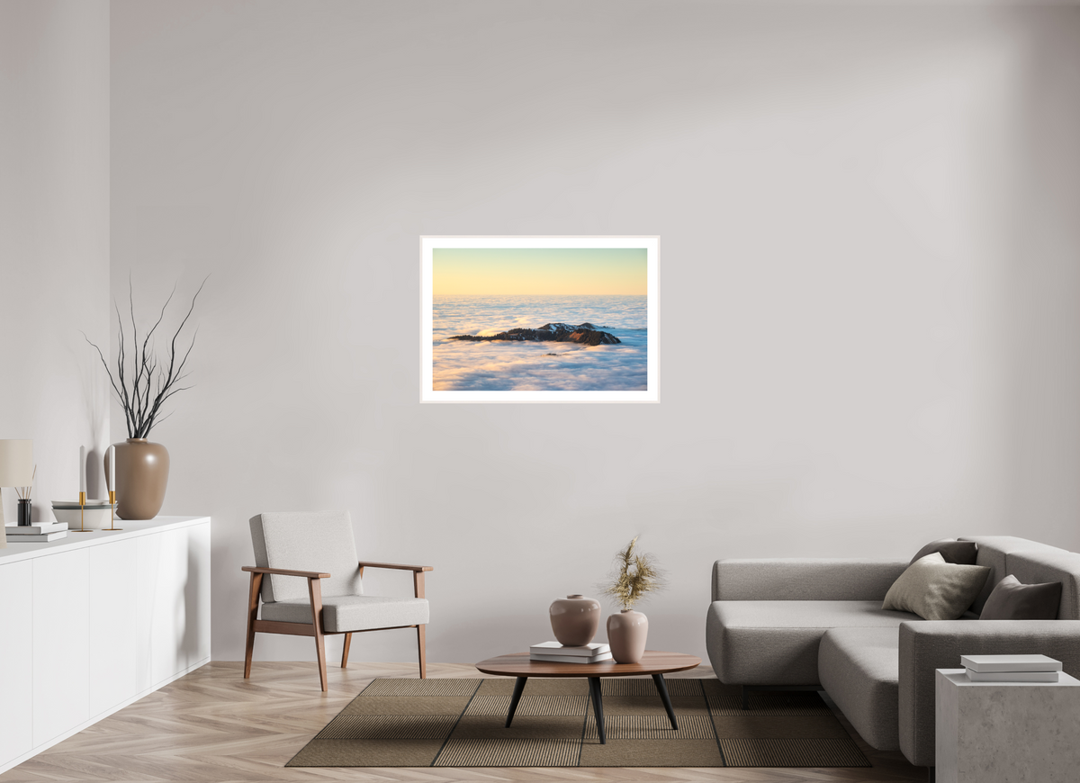 105 x 70 cm, Rahmen-Weiß Island in the Sea of Fog, Hohe Matona