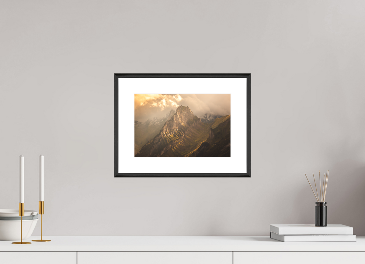 30 x 20 cm, Rahmen-Schwarz Mountain Light Through the Clouds, Hoher Kasten