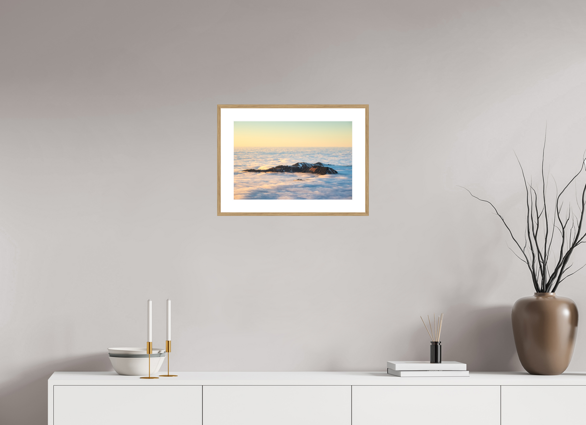 45 x 30 cm, Rahmen-Holzoptik Island in the Sea of Fog, Hohe Matona