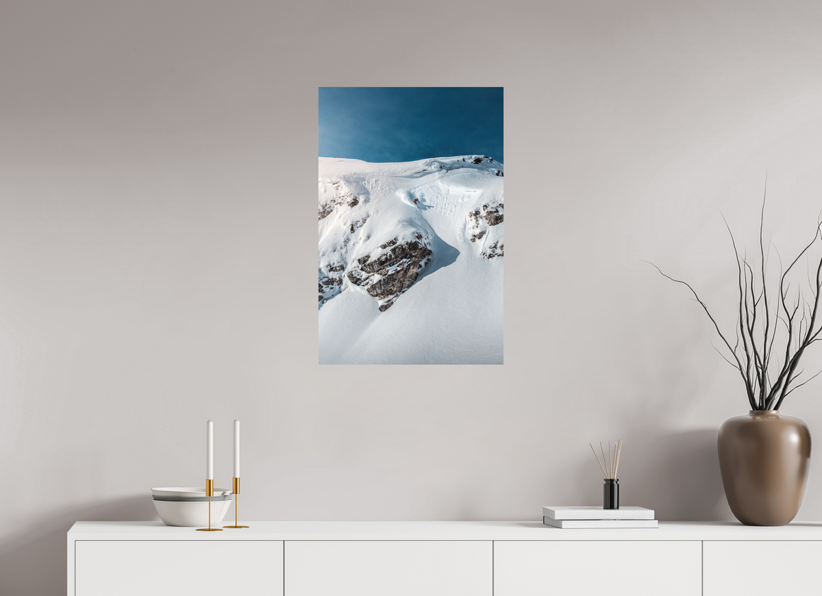 50 x 75 cm, Papierprint ohne Rahmen Skier Dropping a Steep Line, Arlberg
