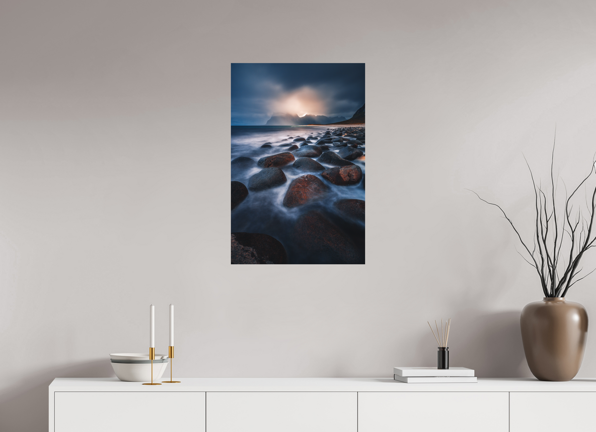 50 x 75 cm, Papierprint ohne Rahmen Rocky Beach at Sunset, Lofoten