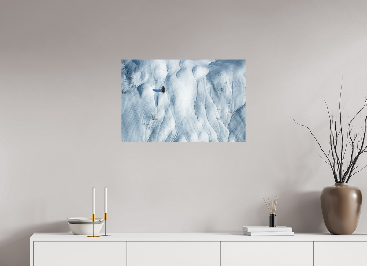 75 x 50 cm, Papierprint ohne Rahmen Lone Skier in the Snow Waves