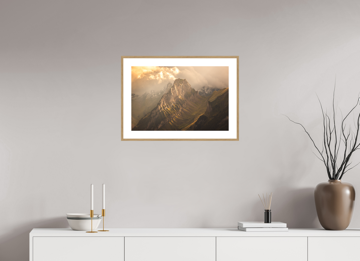 60 x 40 cm, Rahmen-Holzoptik Mountain Light Through the Clouds, Hoher Kasten