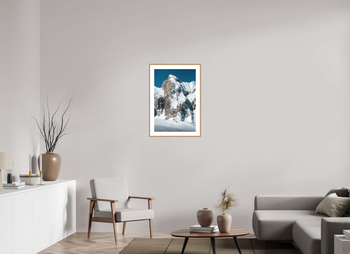 50 x 75 cm, Rahmen-Holzoptik Snowy Rock Face in Winter