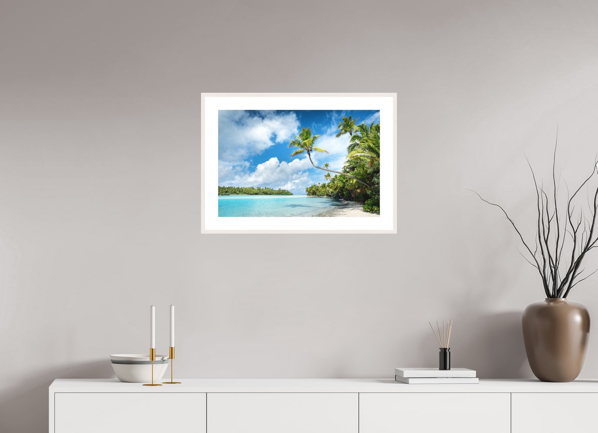 60 x 40 cm, Rahmen-Weiß Curved Palm Over the Lagoon, Aitutaki
