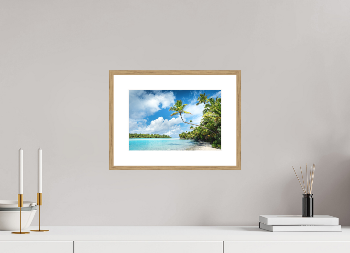 30 x 20 cm, Rahmen-Holzoptik Curved Palm Over the Lagoon, Aitutaki