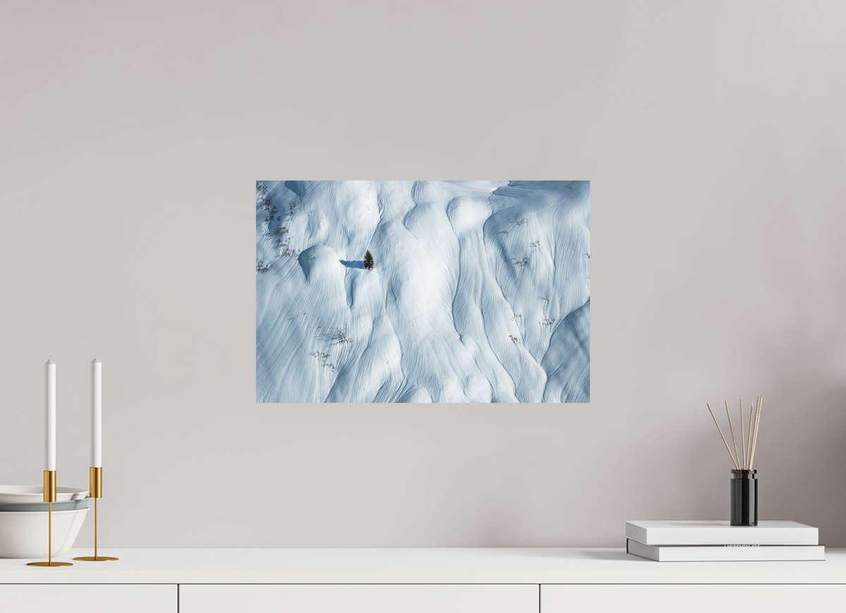 45 x 30 cm, Papierprint ohne Rahmen Lone Skier in the Snow Waves