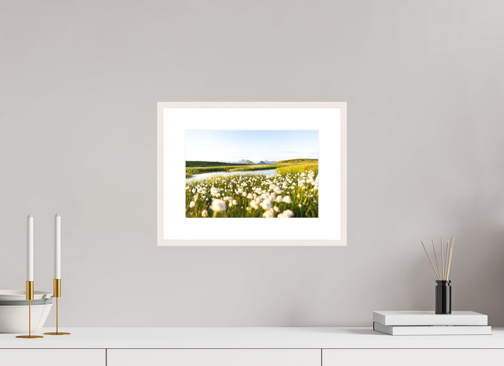 30 x 20 cm, Rahmen-Weiß Alpine Cotton Grass by the Pond