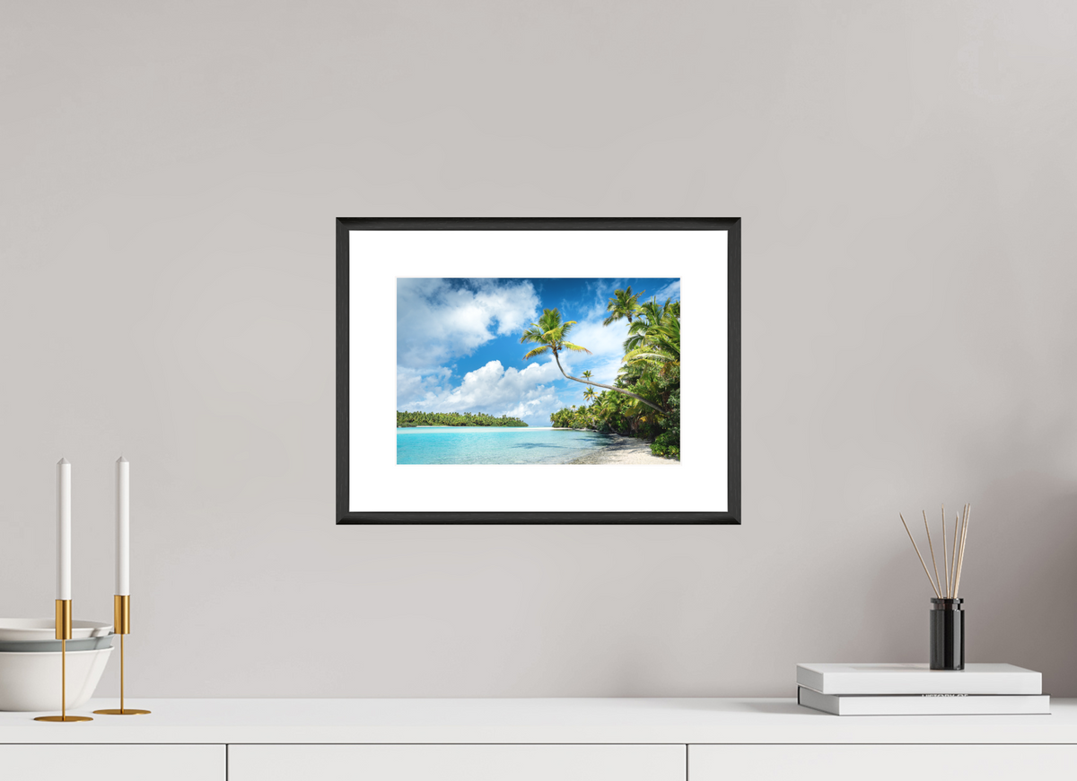 30 x 20 cm, Rahmen-Schwarz Curved Palm Over the Lagoon, Aitutaki