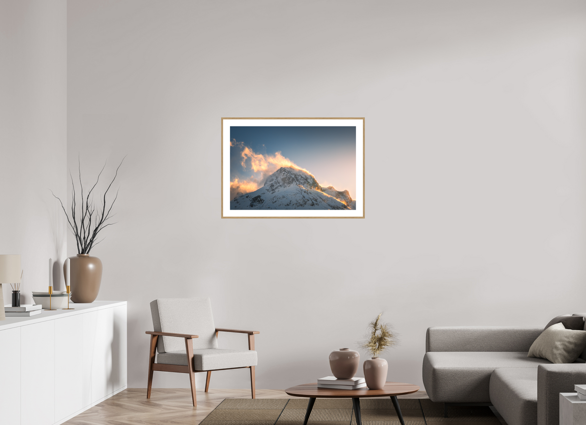 90 x 60 cm, Rahmen-Holzoptik Golden Light on the Omeshorn, Lech