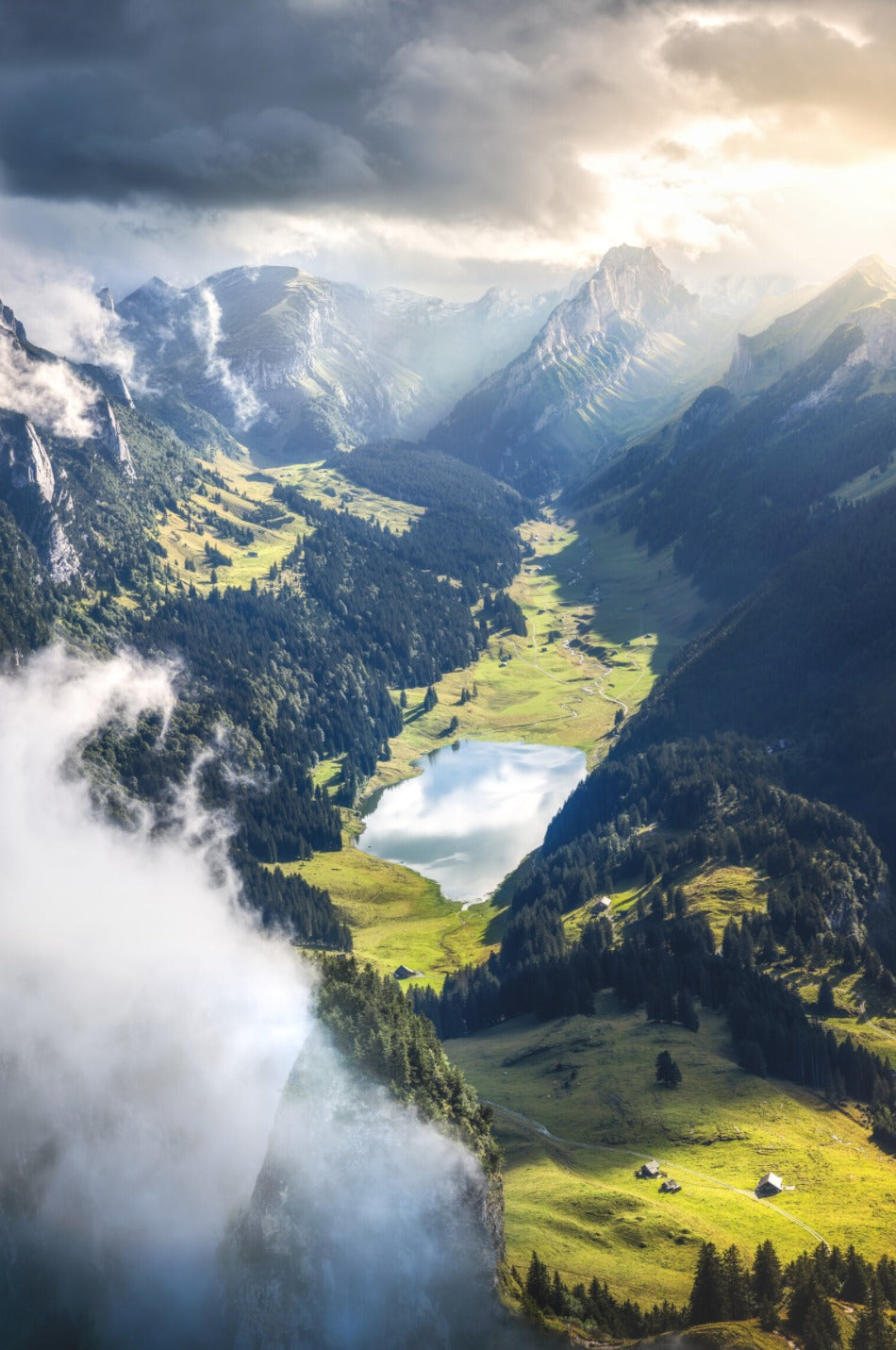 Photo Alpine Valley and Lake, Hoher Kasten