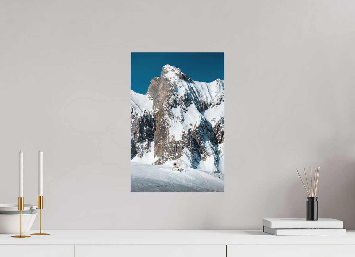 30 x 45 cm, Papierprint ohne Rahmen Snowy Rock Face in Winter