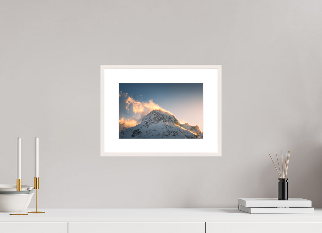 30 x 20 cm, Rahmen-Weiß Golden Light on the Omeshorn, Lech