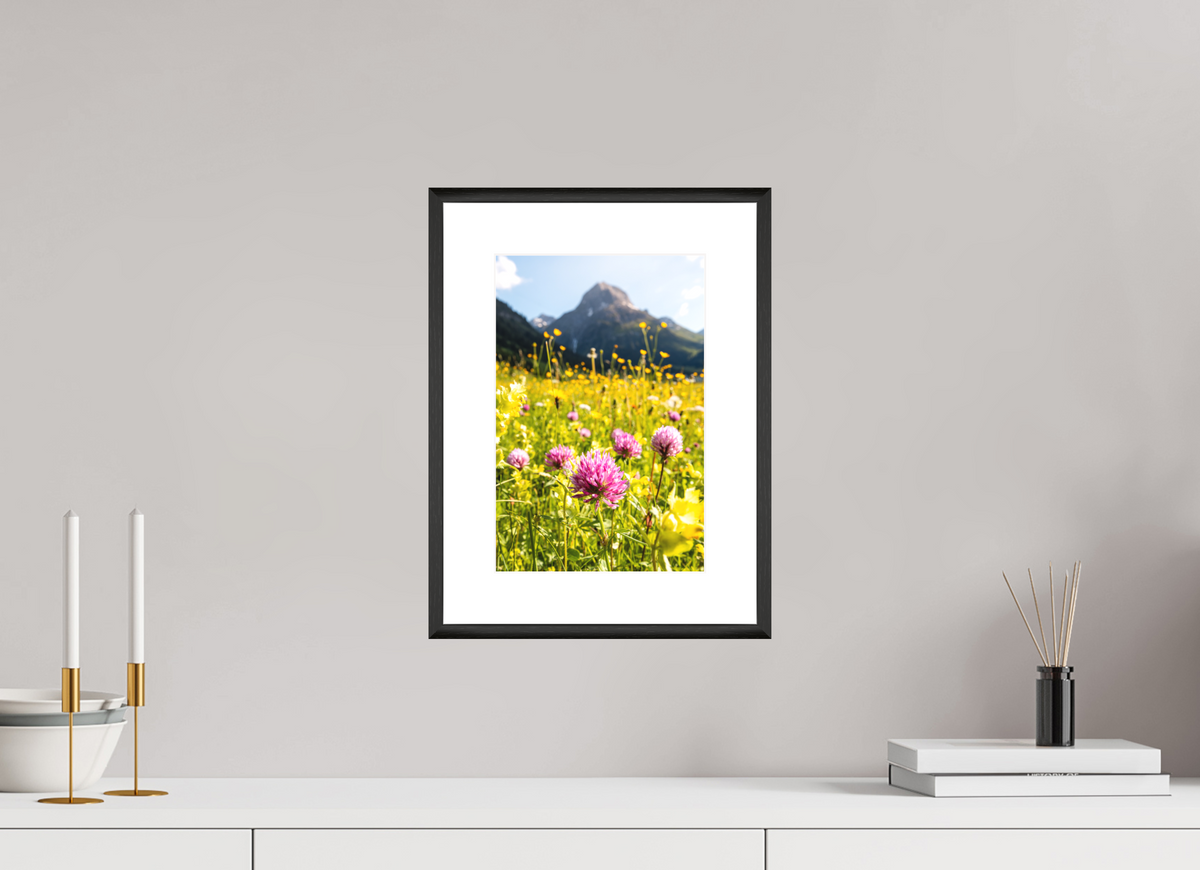 20 x 30 cm, Rahmen-Schwarz Wildflower Meadow Below the Peak