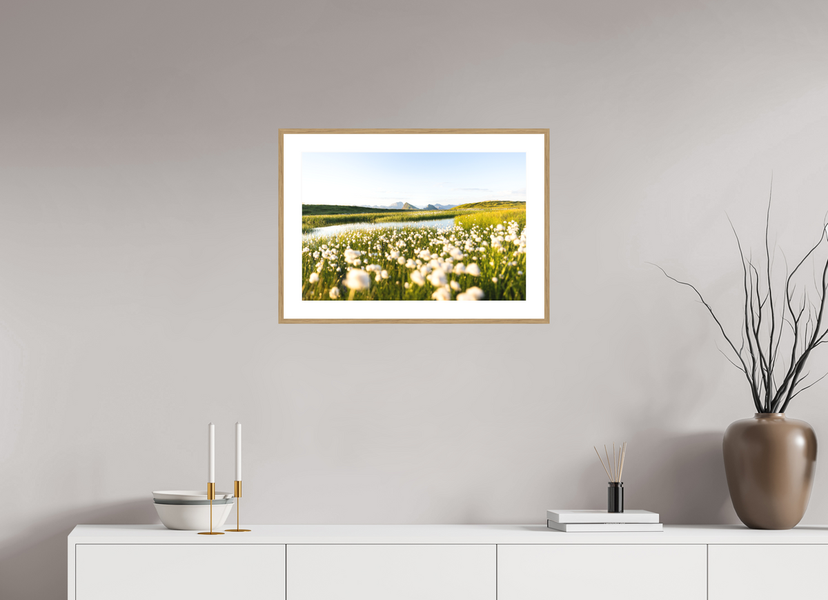 60 x 40 cm, Rahmen-Holzoptik Alpine Cotton Grass by the Pond