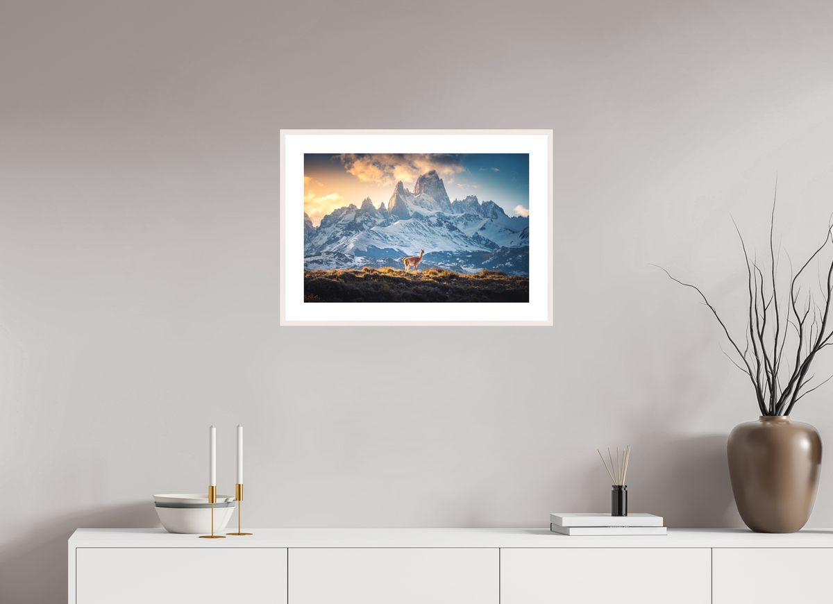 60 x 40 cm, Rahmen-Weiß Guanaco at Fitz Roy, Patagonia