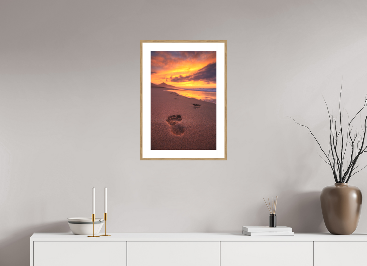 40 x 60 cm, Rahmen-Holzoptik Footprints at Sunset, Cofete, Fuerteventura