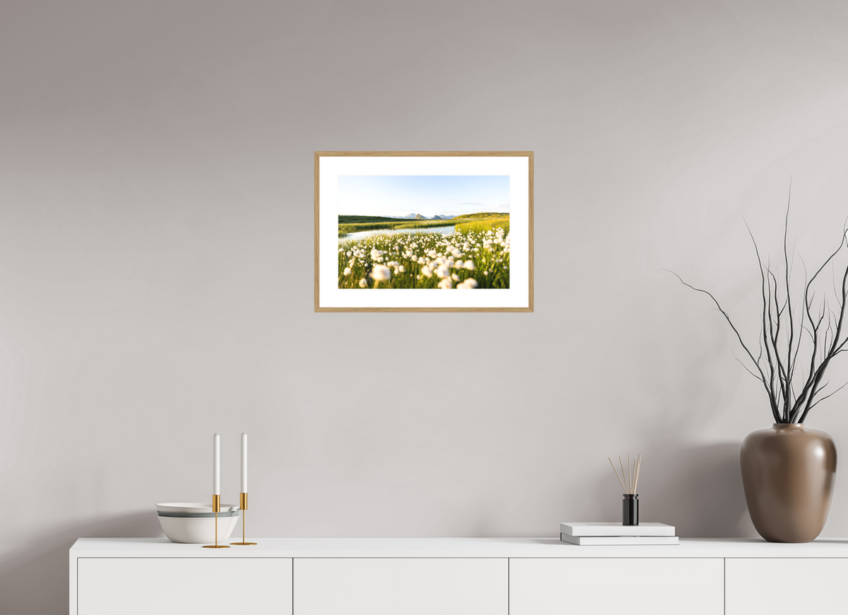 45 x 30 cm, Rahmen-Holzoptik Alpine Cotton Grass by the Pond