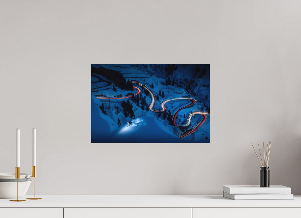 45 x 30 cm, Papierprint ohne Rahmen Light Painted Skiing at Night