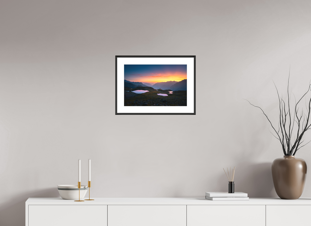 45 x 30 cm, Rahmen-Schwarz Mountain Lakes at Sunset