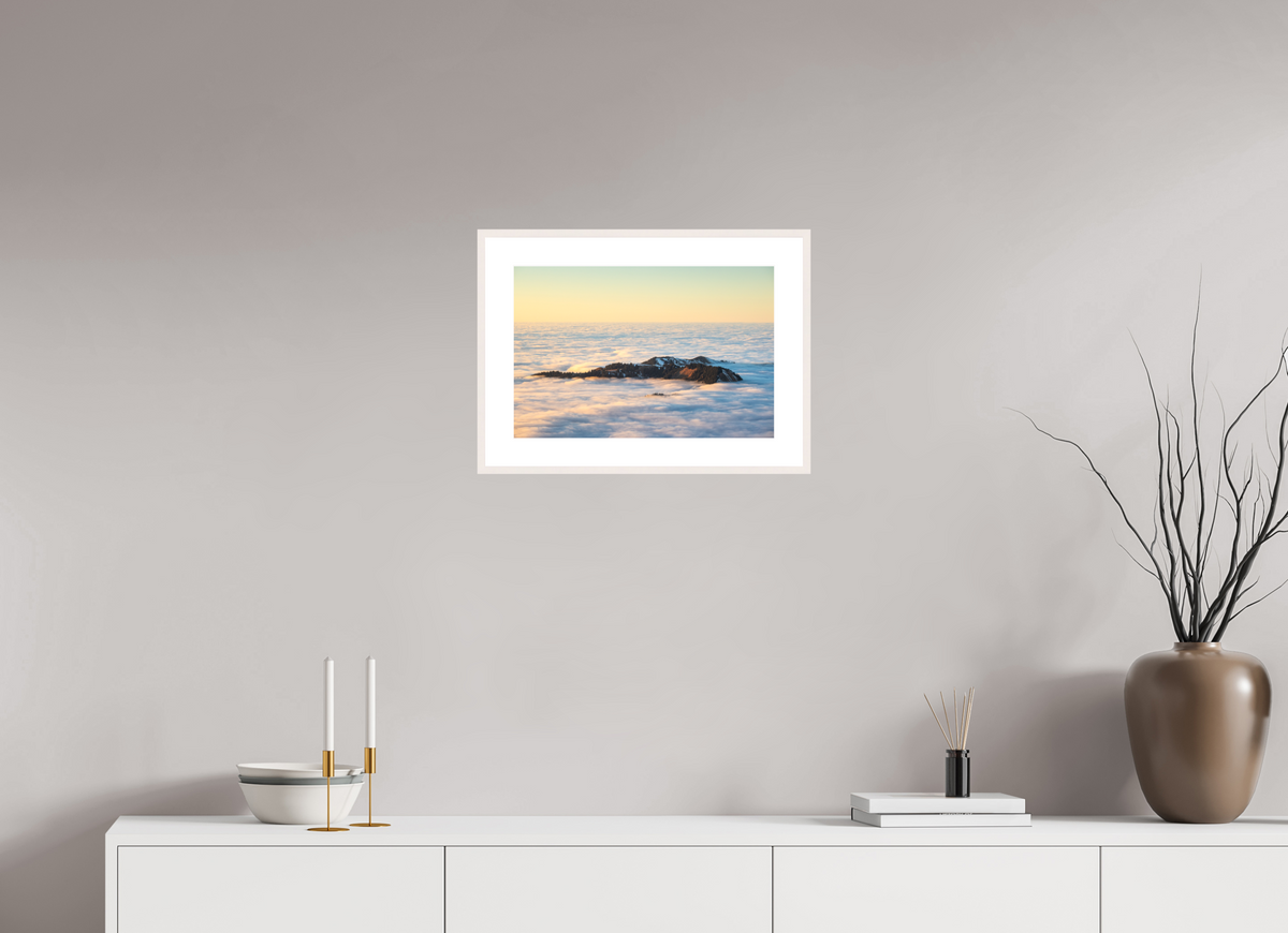 45 x 30 cm, Rahmen-Weiß Island in the Sea of Fog, Hohe Matona