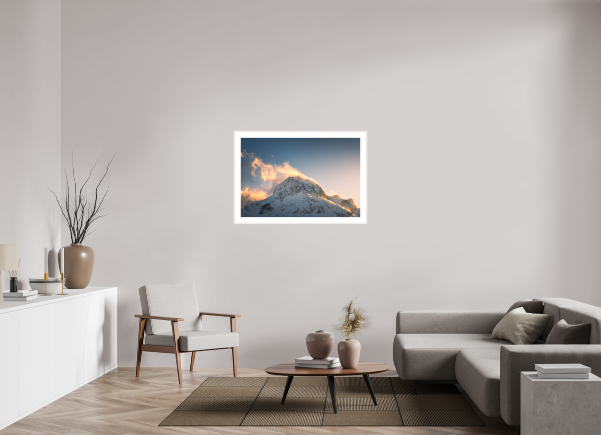 105 x 70 cm, Rahmen-Weiß Golden Light on the Omeshorn, Lech
