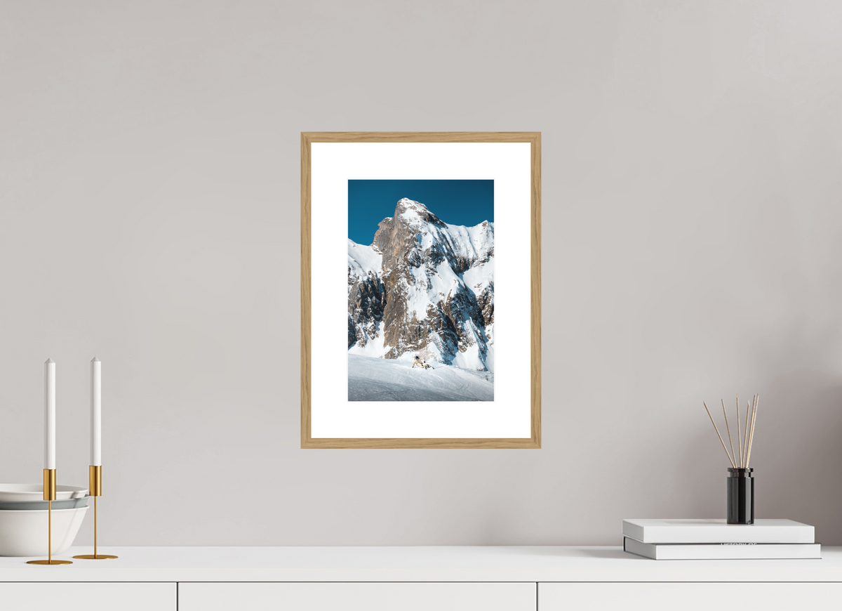 20 x 30 cm, Rahmen-Holzoptik Snowy Rock Face in Winter
