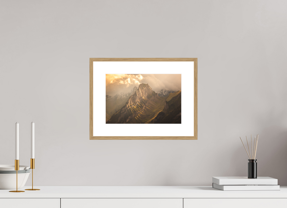 30 x 20 cm, Rahmen-Holzoptik Mountain Light Through the Clouds, Hoher Kasten