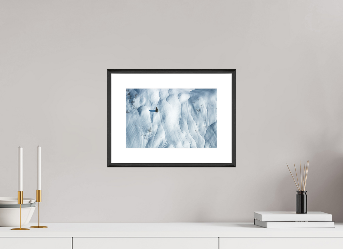 30 x 20 cm, Rahmen-Schwarz Lone Skier in the Snow Waves