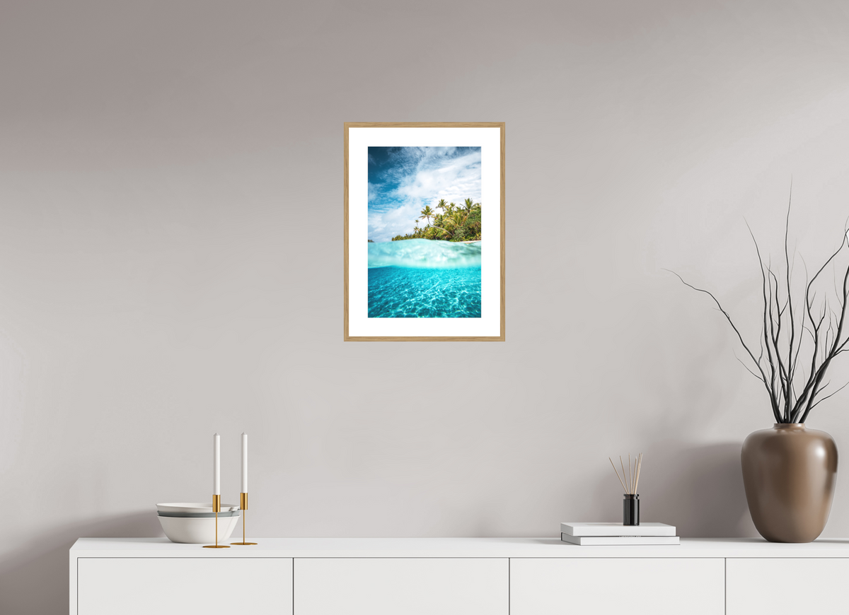 30 x 45 cm, Rahmen-Holzoptik Above and Below the Waterline, Aitutaki
