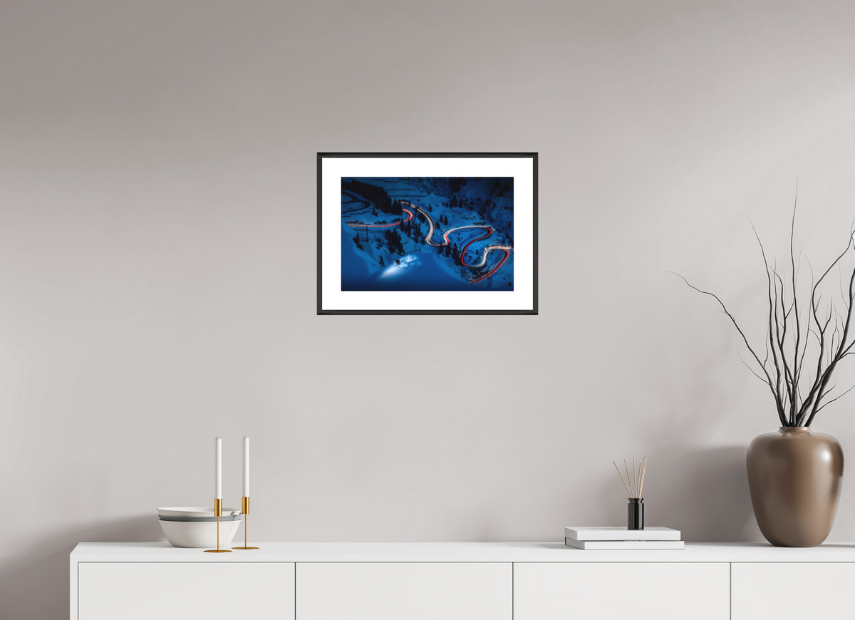 45 x 30 cm, Rahmen-Schwarz Light Painted Skiing at Night