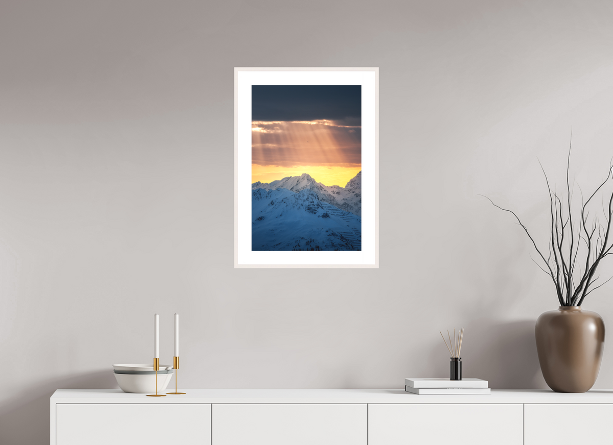 40 x 60 cm, Rahmen-Weiß Light Rays Over the Peaks, Zürs