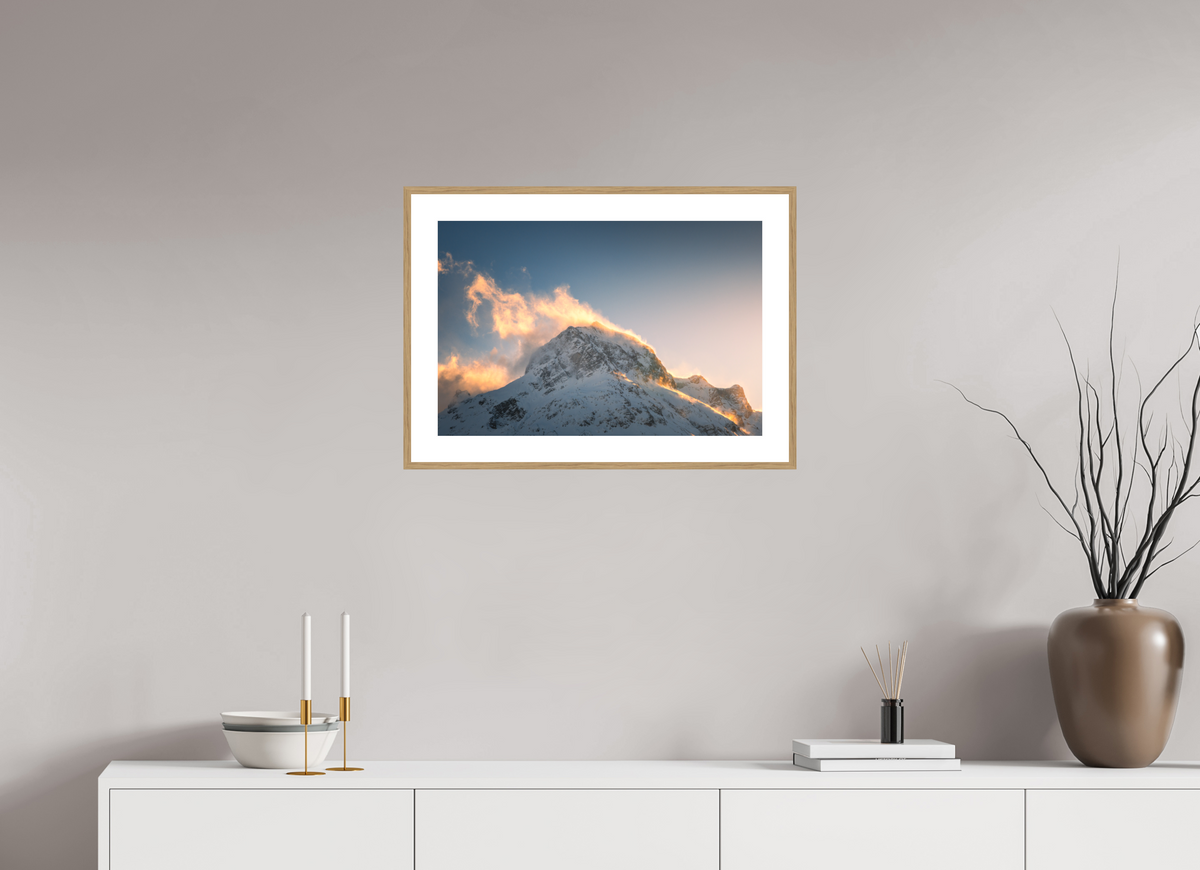 60 x 40 cm, Rahmen-Holzoptik Golden Light on the Omeshorn, Lech