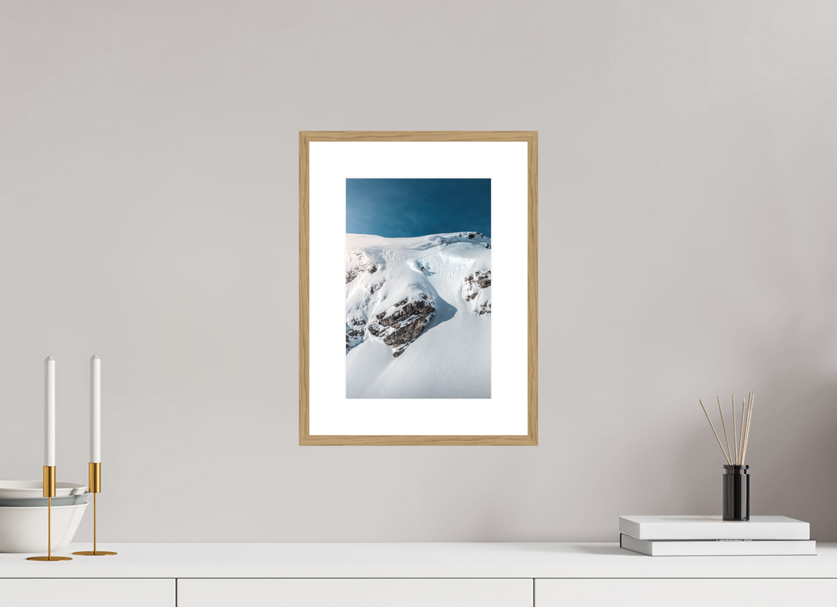 20 x 30 cm, Rahmen-Holzoptik Skier Dropping a Steep Line, Arlberg