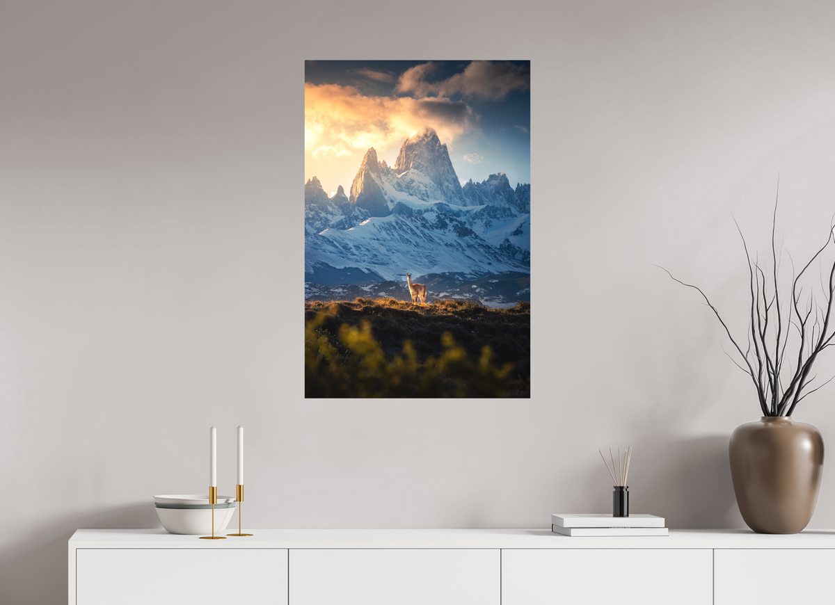 60 x 90 cm, Papierprint ohne Rahmen Guanaco below Fitz Roy in Golden Light, Patagonia