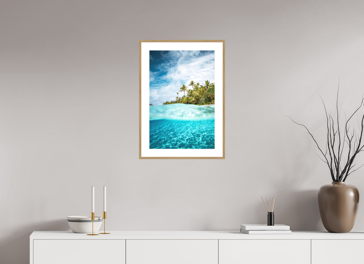40 x 60 cm, Rahmen-Holzoptik Above and Below the Waterline, Aitutaki