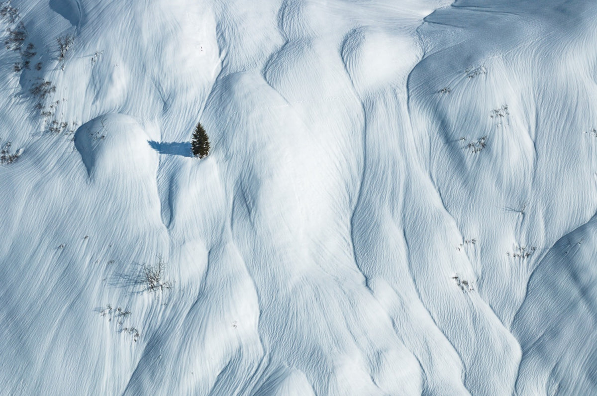 Photo Lone Skier in the Snow Waves, Zürs