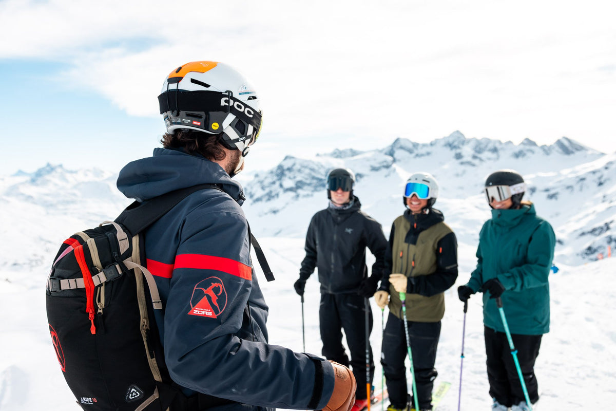 Ski instructor of Skischule Zürs briefing a group before the descent