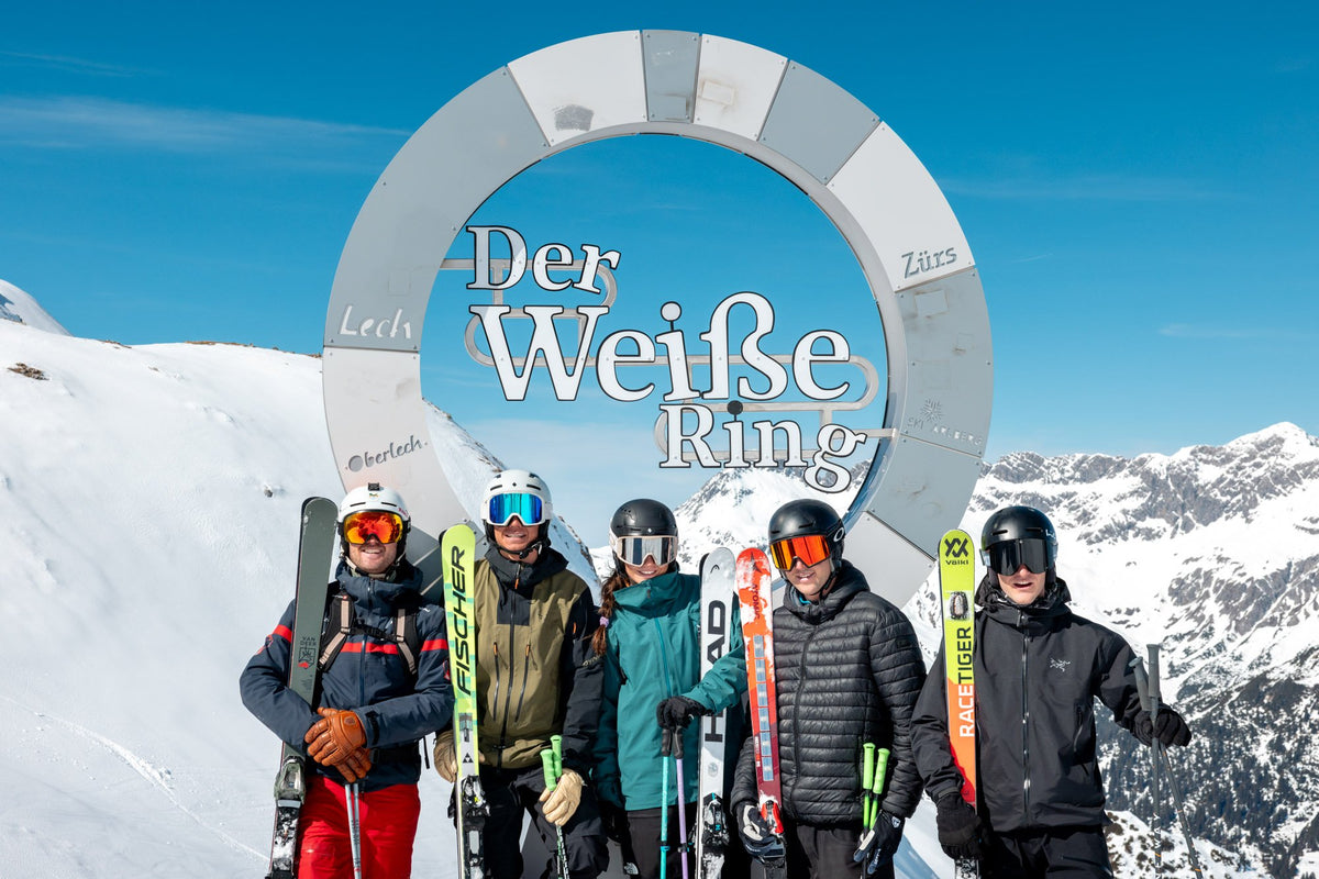 Group at the Der Weiße Ring sign