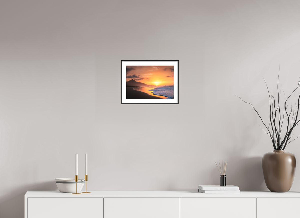 Sunset Angler at Cofete, Fuerteventura, 30 x 20 cm, framed Schwarz